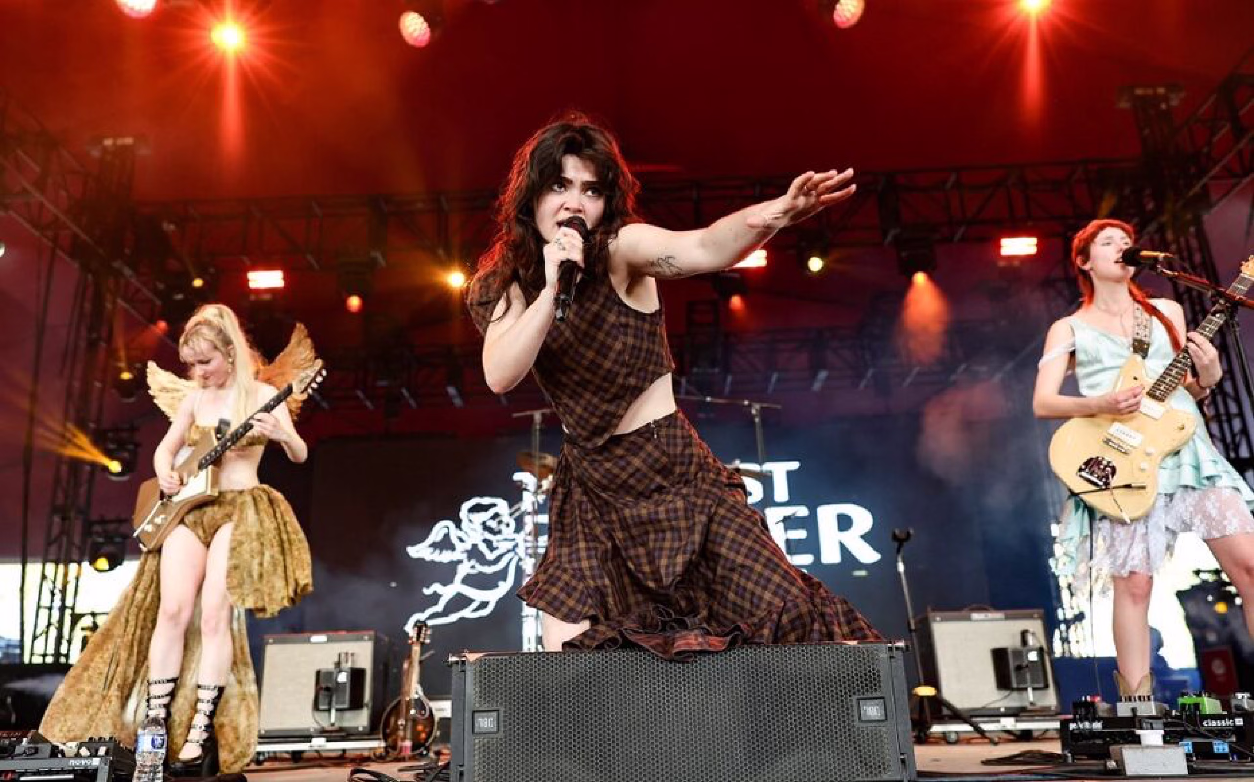 Photo d'artistes sur scène